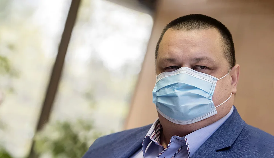 Read more about the article Analytici „vycvičili“ Mikasov úrad kvôli zbabranej štatistike. Hanba na tri zimy! Takto sa to robí