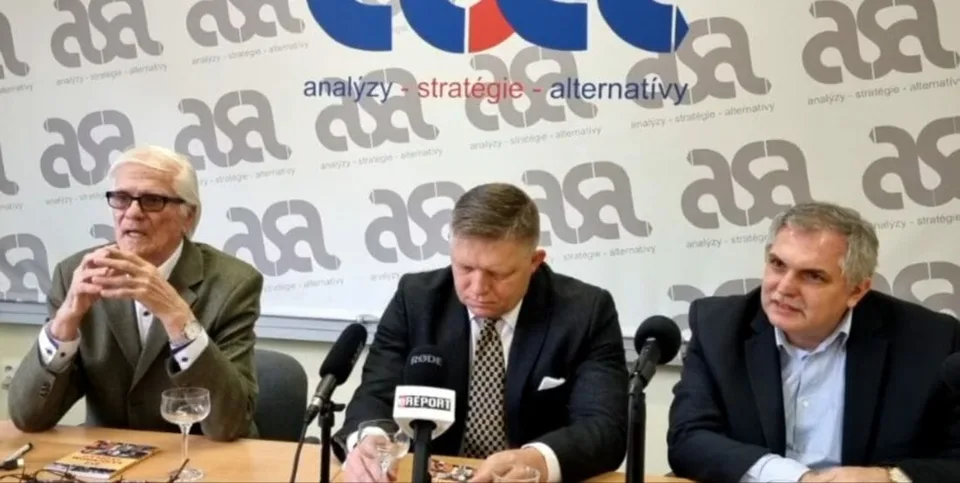 Read more about the article VIDEO Fico na krste knihy „Byť kajúcnikom sa oplatí“: Prebieha tu historický, politický a justičný megaškandál!