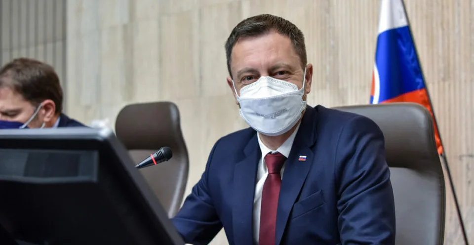 Read more about the article Heger po búrlivej schôdzi parlamentu odkázal: Koalícia ukázala odvahu, neuhneme a nevystrašia nás!