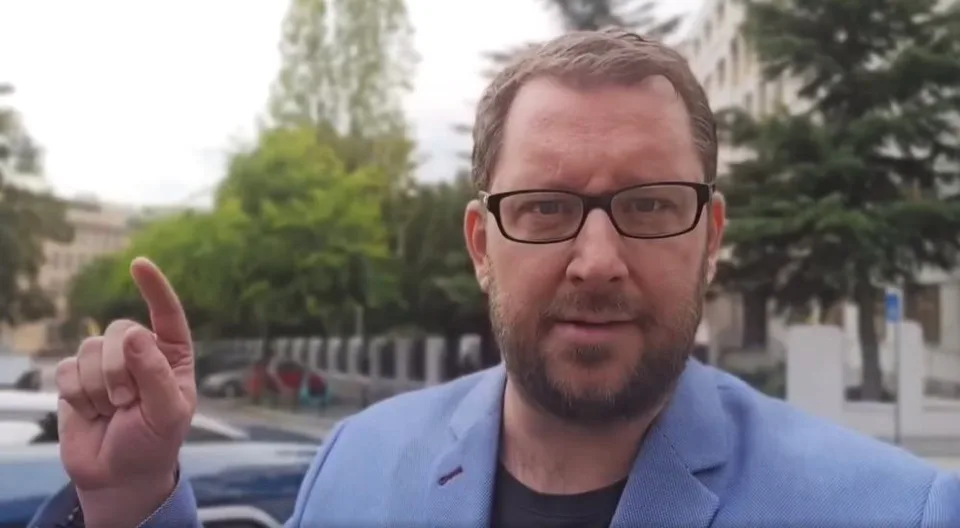 Read more about the article VIDEO Novinár Denníka N Jakub Goda riešil vakcinačnú kampaň, šokujúco odhalil Miro Heredoš