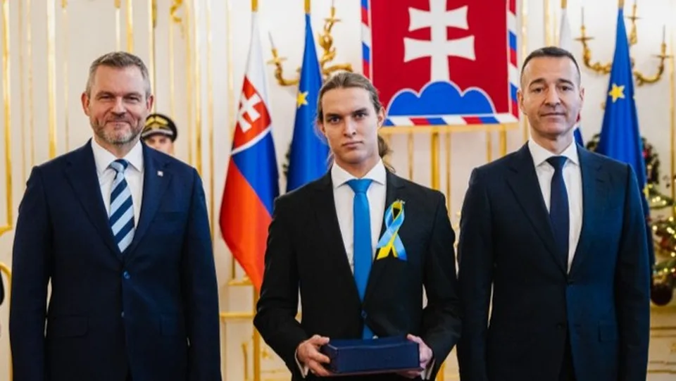 Read more about the article Polícia naháňala zdrogovaného mladíka: Brat Simona Omaníka spôsobil rozruch na cestách
