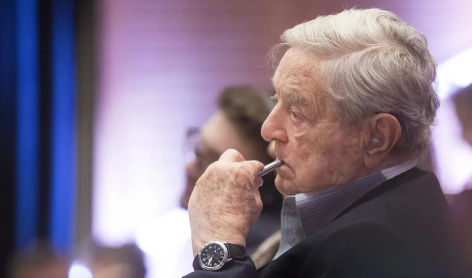 Read more about the article Vraj povedal, že koronu sem zavliekol Soros. Senátorka odhalila holandského konšpirátora