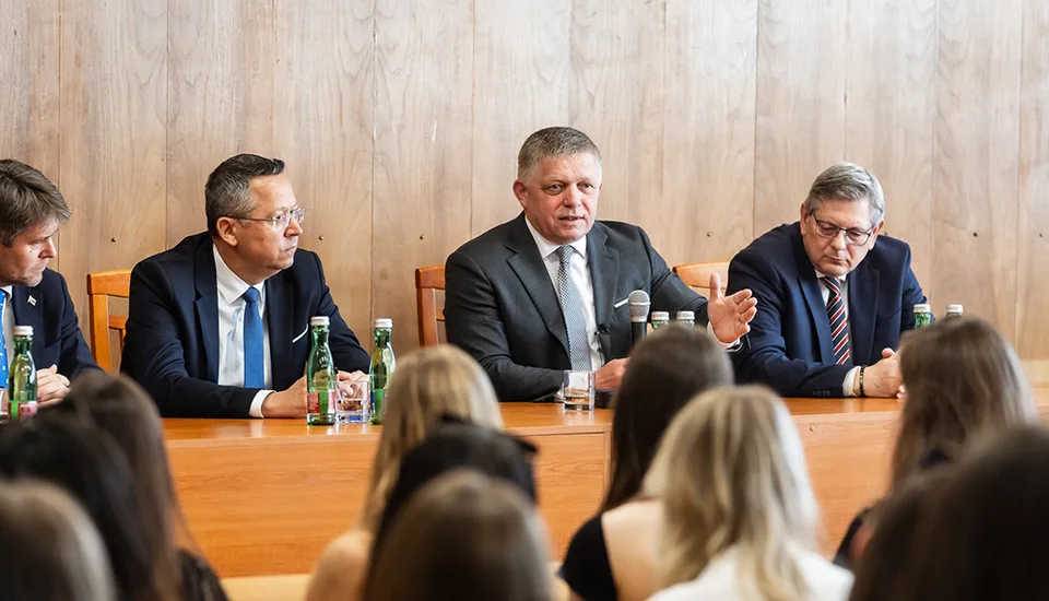 Read more about the article Fico diskutoval s vysokoškolákmi v Košiciach. Prišlo rekordných takmer 150 študentov