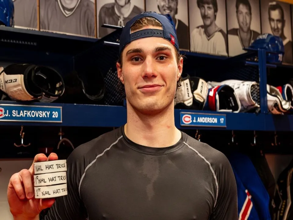 Read more about the article Skvelý Juraj Slafkovský neprestáva udivovať: V noci strelil v NHL svoj prvý hetrik!