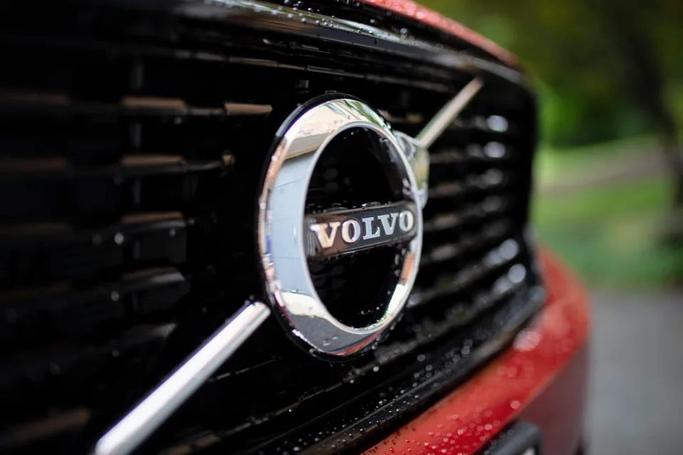 Read more about the article Volvo dočasne zastaví výrobu: Dôvodom sú útoky v Červenom mori