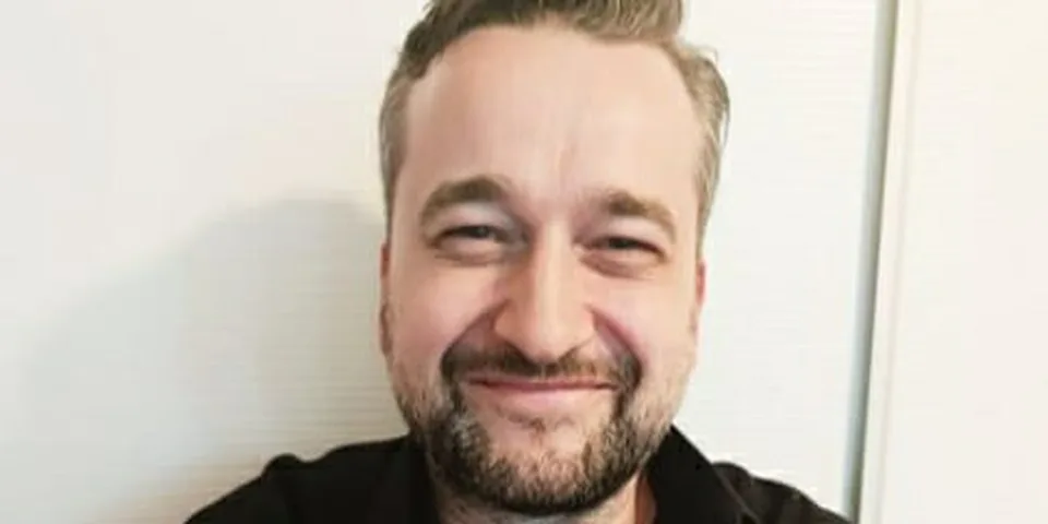 Read more about the article Blaha posiela víťazný úsmev: Mimoriadna správa, ESET dostal na bendžo!