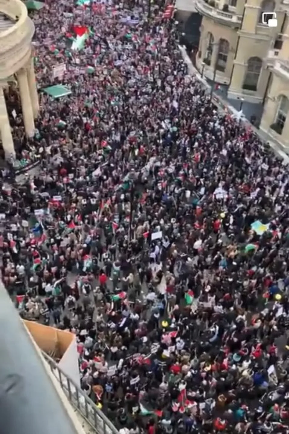 Read more about the article Londýn: Desaťtisíce ľudí na protestnom pochode žiadali trvalé prímerie v Gaze