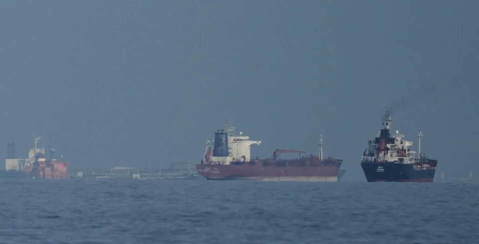 Read more about the article Irán uzavrel Hormuzský prieliv, zároveň opäť útočil na Katar, Bahrajn a Spojené arabské emiráty