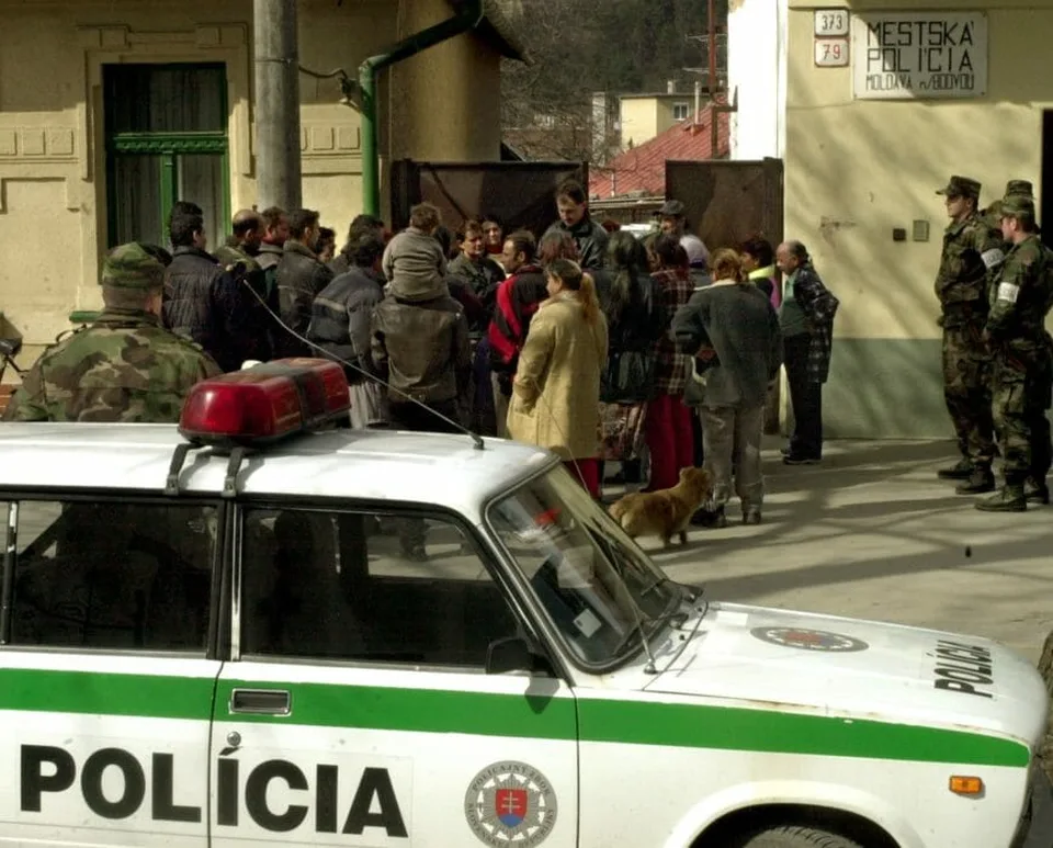 Read more about the article Obaja slobodní: Súd oslobodil aj druhého z Rómov v kauze policajnej razie v osade