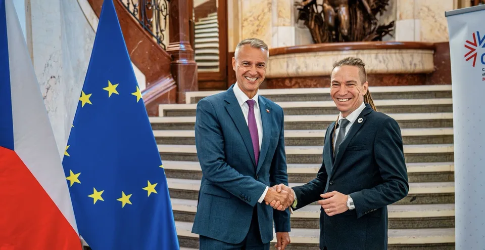 Read more about the article Napriek silným slovám českej vlády, medzivládna spolupráca funguje, hovorí Raši po stretnutí Bartošom