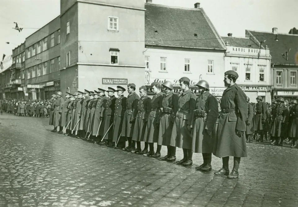 You are currently viewing Okno do dejín Malého Ríma: Odchod trnavskej posádky do povstania