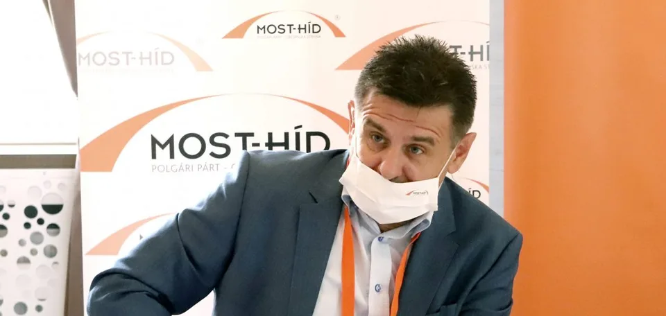 Read more about the article Most-Híd: Sme svedkami kompetenčného chaosu