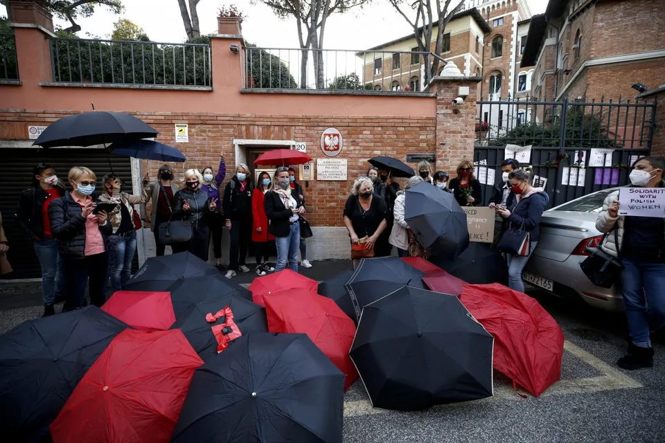 Read more about the article Do protestov proti zákazu interrupcií v Poľsku sa zapojili aj iné krajiny