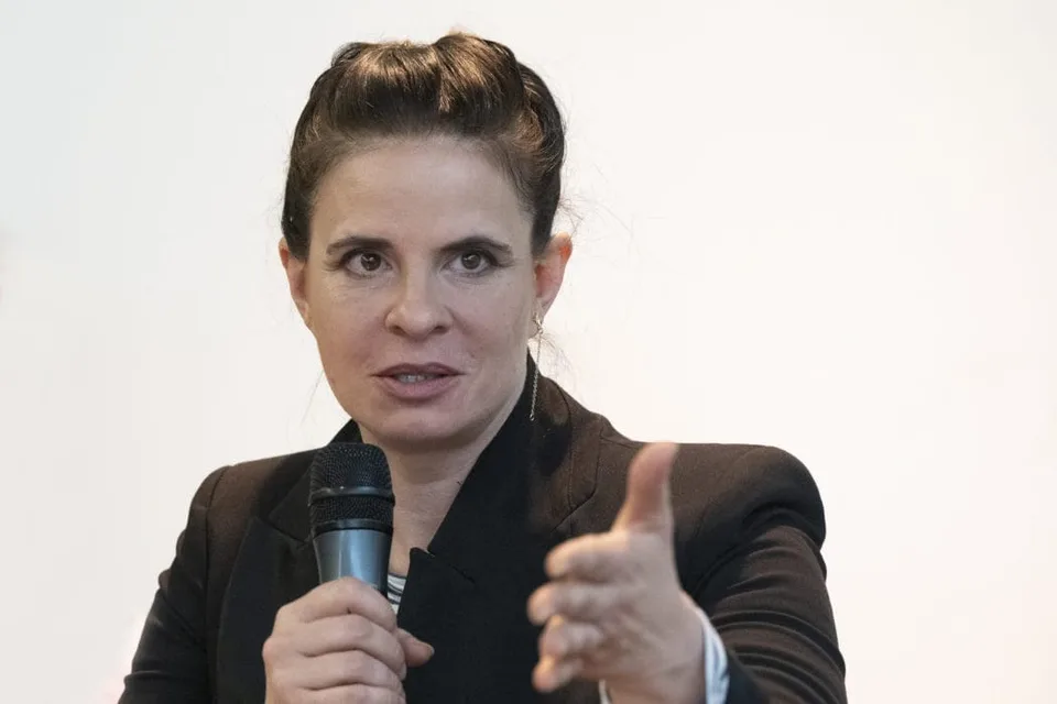 Read more about the article Fialová ŠOKOVALA: K LGBTI komunite sa hrdo hlásim aj ja!