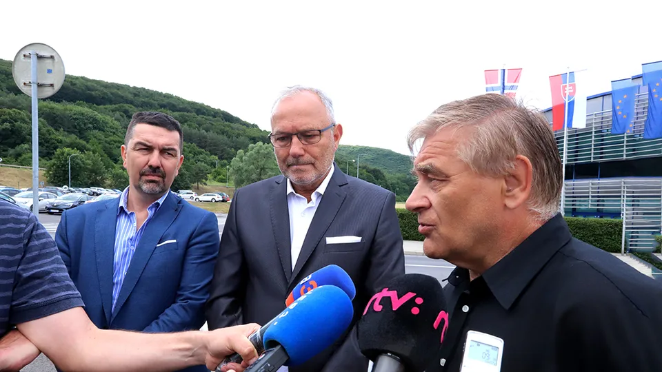 Read more about the article Definitívny koniec! Hlinikáreň Slovalco odstavuje výrobu: TOTO je výsledok nečinnosti vlády!