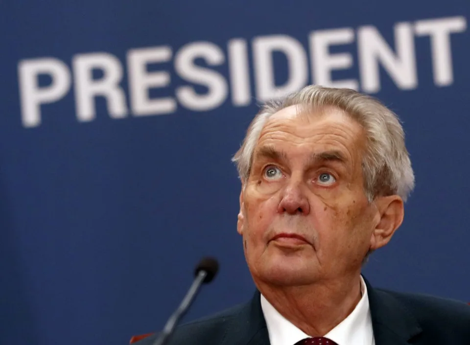 Read more about the article Šéf kancelárie prezidenta Zemana: Nepriviezli ho do nemocnice v bezvedomí!