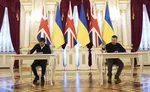 Ukrajinský prezident Volodymyr Zelenskyj (vpravo) a britský premiér Rishi Sunak