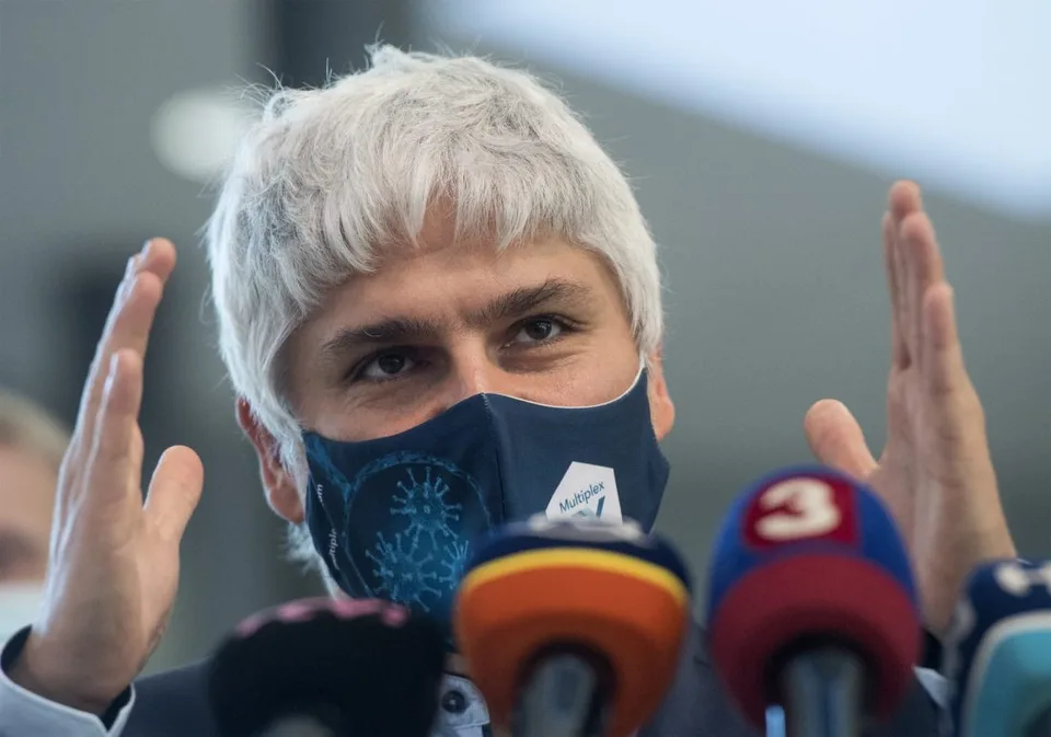 Read more about the article Vyhľadať všetkých nakazených v populácií je zbytočné, tvrdí náš vedec
