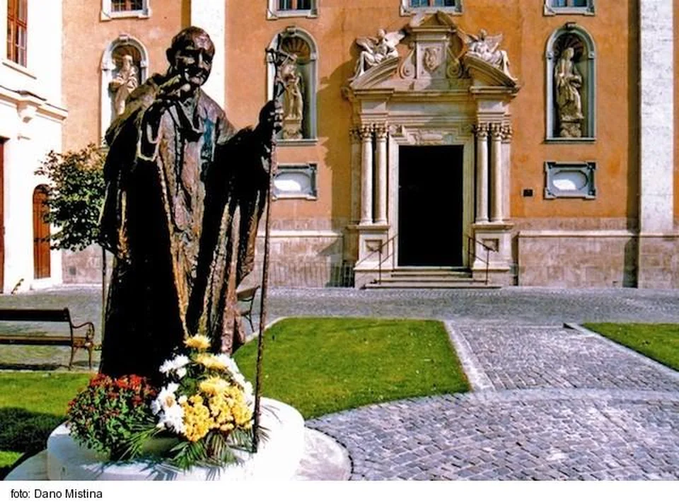 Read more about the article Trnavčania vzdajú poctu Jánovi Pavlovi II