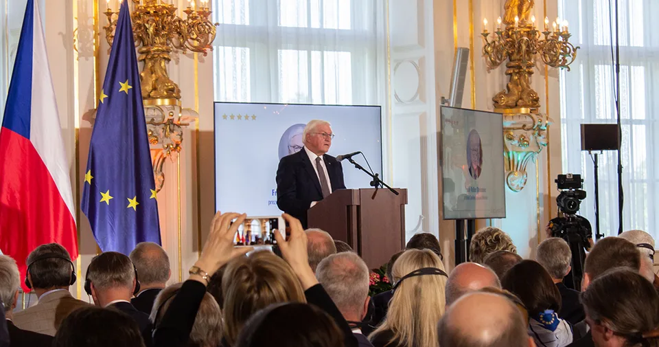 Read more about the article Nemecký prezident z Pražského hradu: Rozšírením EÚ v roku 2004 skončila železná opona na smetisku dejín!