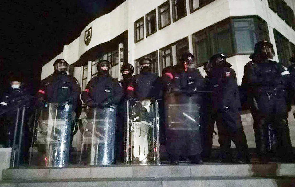 Read more about the article Čo hovorí po protestoch polícia? Boli zadržaní, aj obmedzení na slobode!