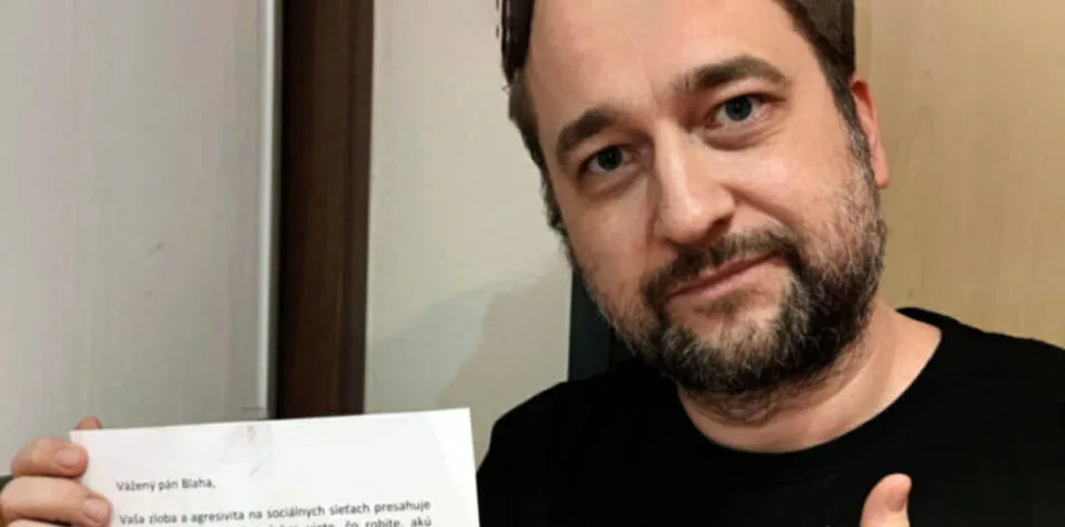 Read more about the article Blahovi vraj vo výťahu nalepili výhražku: Bude Heger zvolávať bezpečnostnú radu štátu?