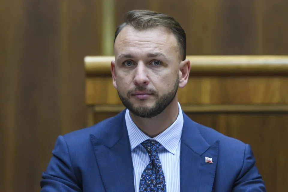 Read more about the article VIDEO Opozičný cirkus sa skončil s očakávaným výsledkom. Šutaj Eštok zostáva ministrom vnútra!