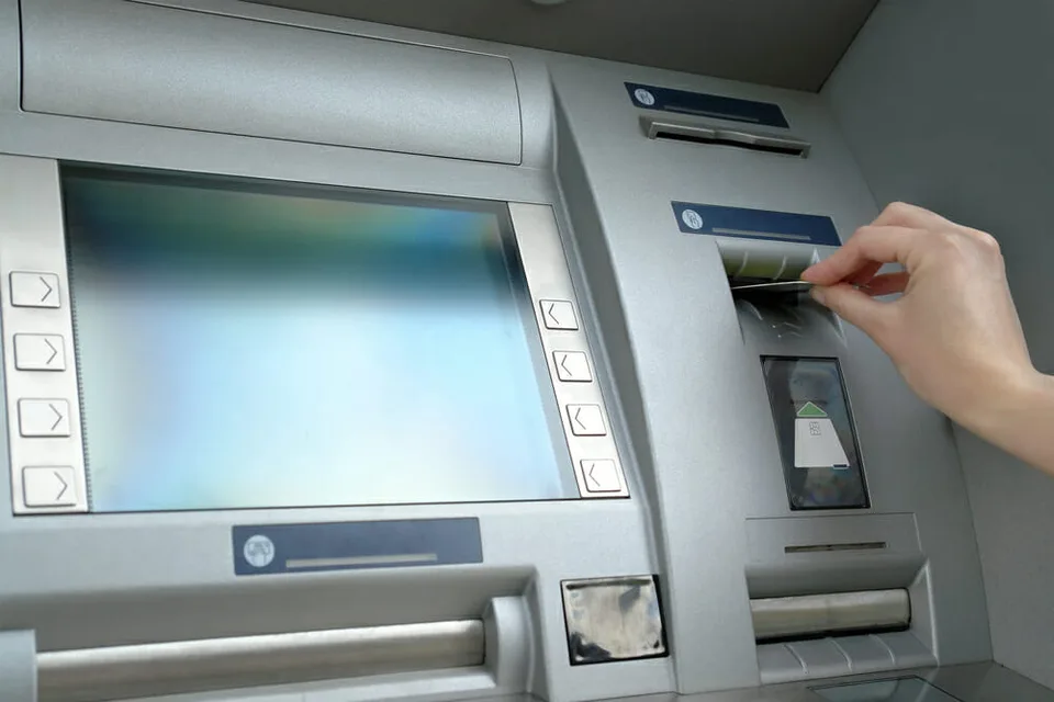 Read more about the article Mladík chcel vykradnúť bankomat, no chytil sa do pasce