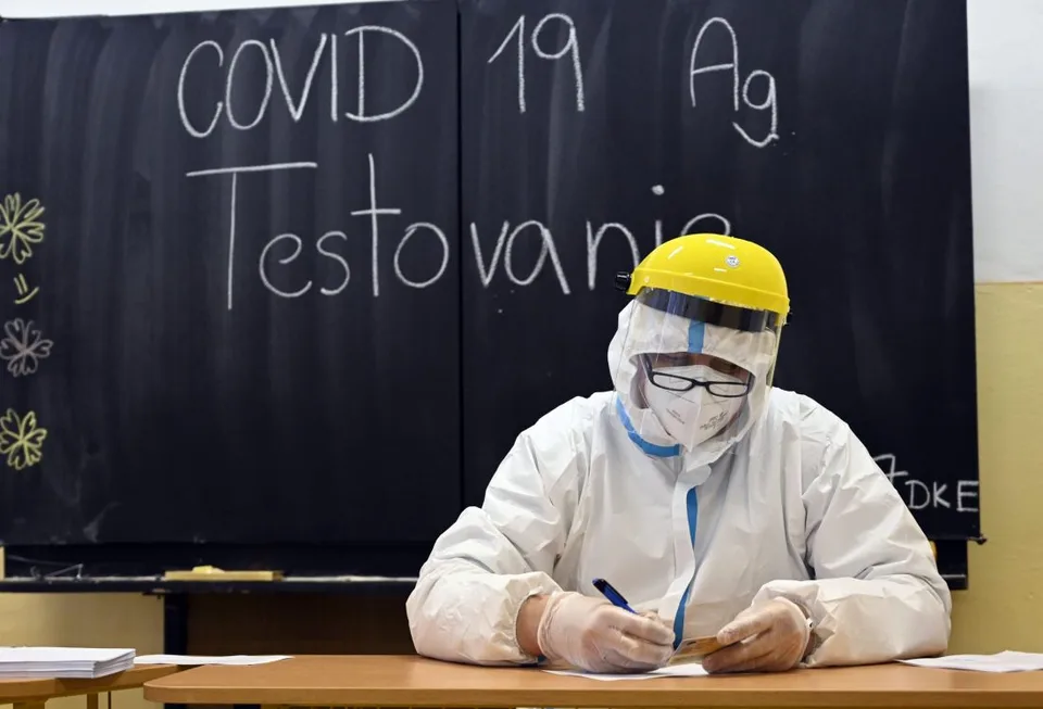 Read more about the article Covid na Slovensku: Pribudlo vyše 2800 prípadov. Počet obetí sa zvýšil