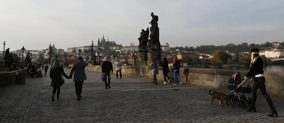 Read more about the article Česko prekročilo hranicu 21-tisíc obetí koronavírusu