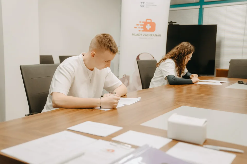 Read more about the article Vedieť pomôcť je kľúčové: Trnavská župa učí poskytnúť prvú pomoc stredoškolákov aj verejnosť