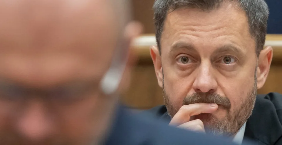 Read more about the article Heger sa rozhorčoval v “diskusii”: Akých 76 hlasov? Kto bude tých 76 hlasov? Je to imaginárny scenár!