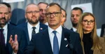 Na snímke uprostred predseda hnutia Sme rodina Boris Kollár počas tlačovej konferencie po sneme hnutia Sme rodina v Bratislave 13. mája 2023.