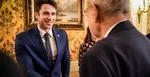 Andrej Stančík si podáva ruku s rakúskym prezidentom počas jeho návštevy SR.