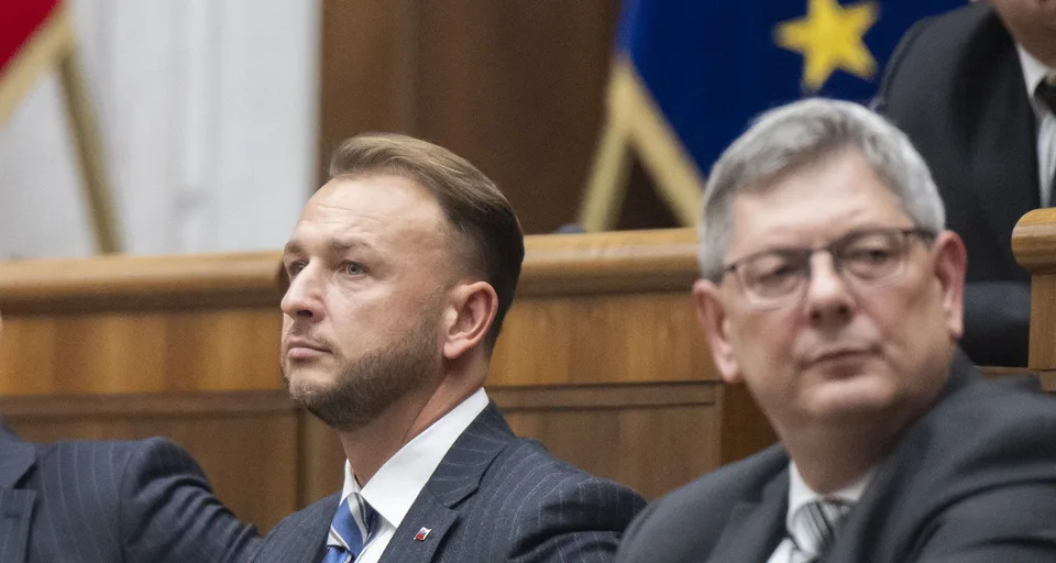 Read more about the article Ministri reagujú: Susko a Šutaj Eštok komentujú zásah Žilinku v kauze Kajúcnik!