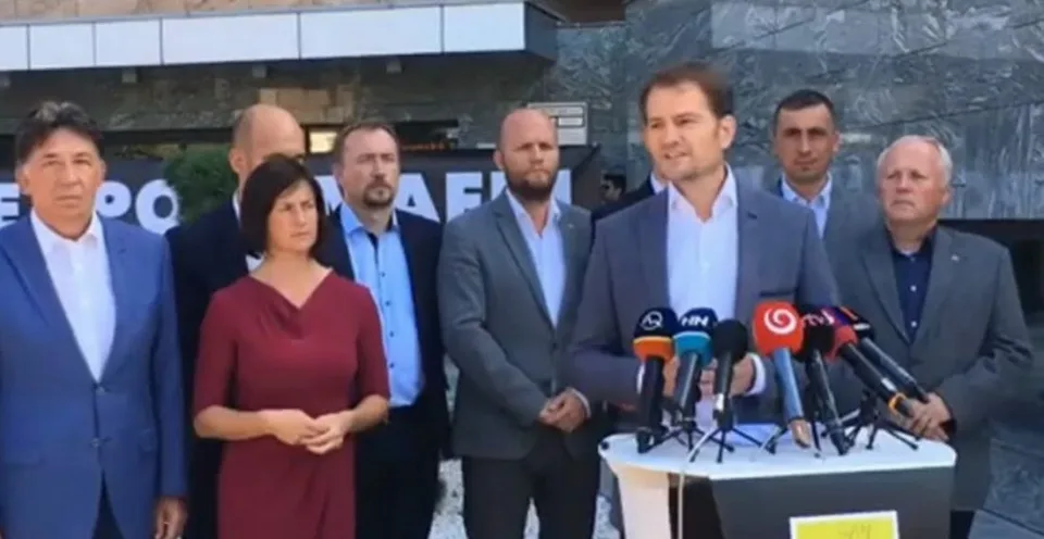 Read more about the article VIDEO Fico Matovičovi pripomenul jeho vlastné slová: Slovákov oklamal a podlo sa dostal k moci!