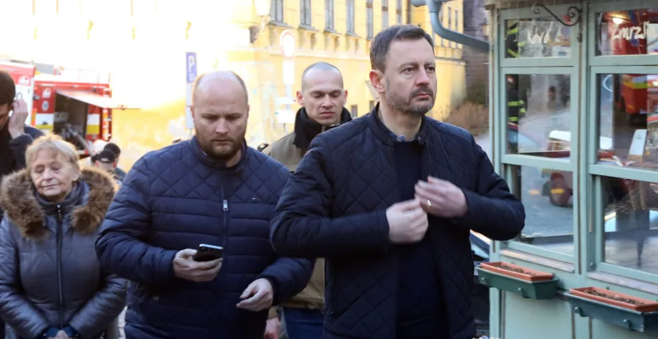 Read more about the article Heger sľúbil Štiavničanom pomoc. A ukázal svoje fotky z mesta, ktoré bičoval oheň