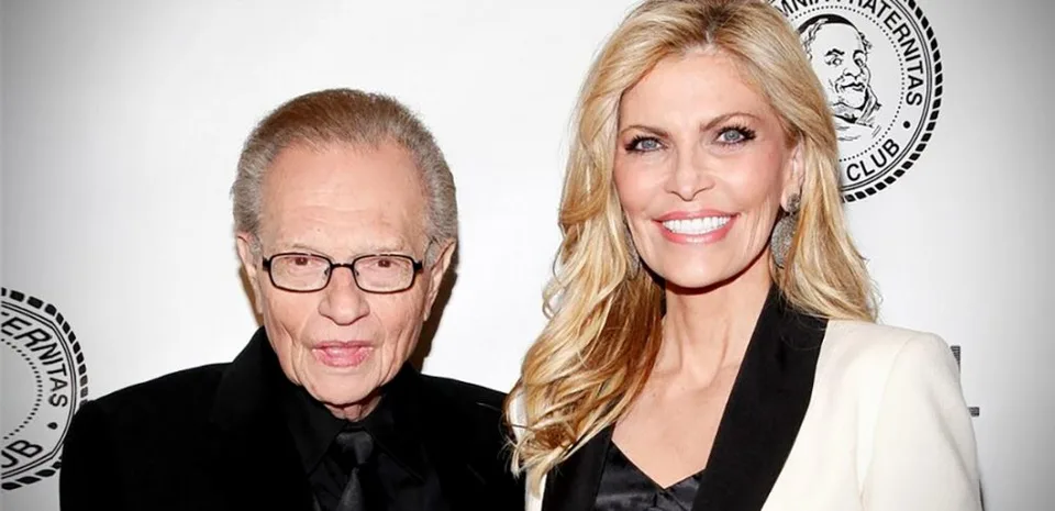 Read more about the article Moderátor Larry King neodkázal manželke ani cent. Začal sa súd!