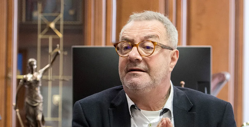 Read more about the article Šéf Najvyššieho súdu SR sa sťažuje: Nemáme dôstojné sídlo! Sme v tomto smere európsky unikát