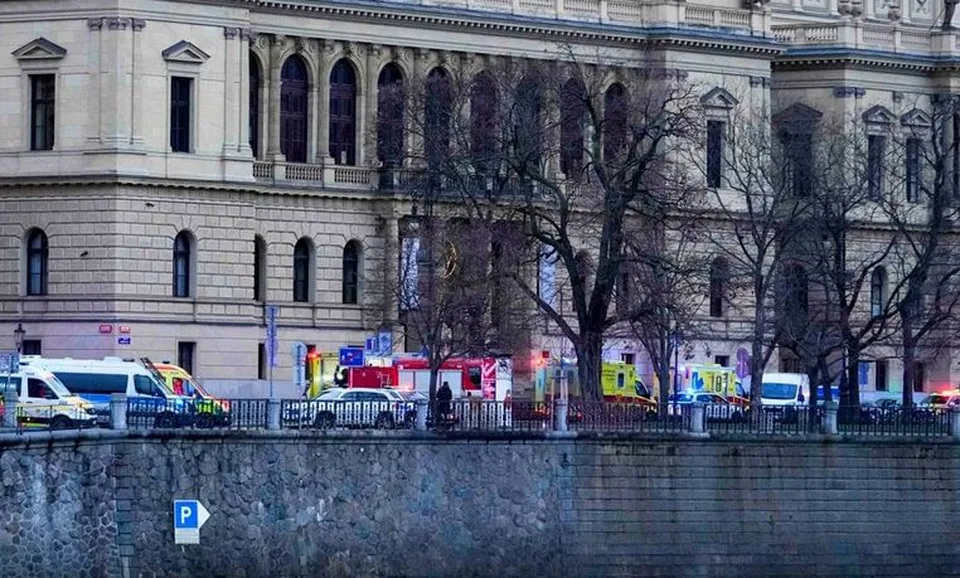 Read more about the article VIDEO Aktuálny policajný zásah v Prahe: Pozostalým obetí tragédie kondolovali naši poslanci aj premiér
