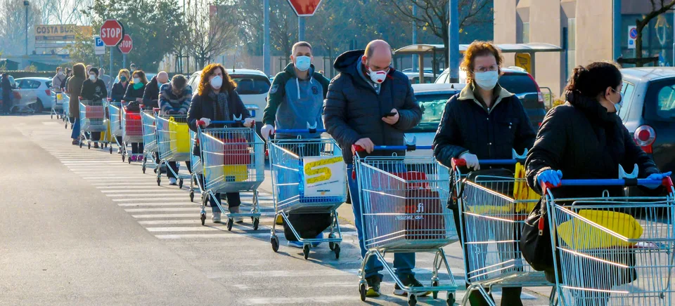 Read more about the article Ako znížiť riziko nakazenia sa koronavírusom, keď stojíte v rade
