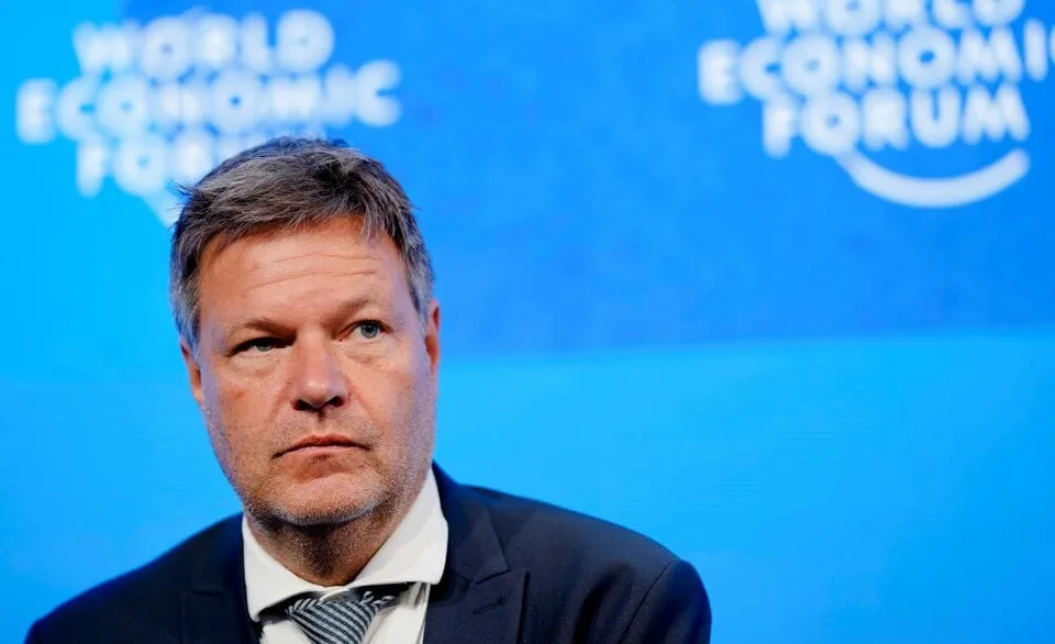 Read more about the article Nemecký minister hospodárstva: Naša krajina je za embargo na ruskú ropu aj bez Maďarska