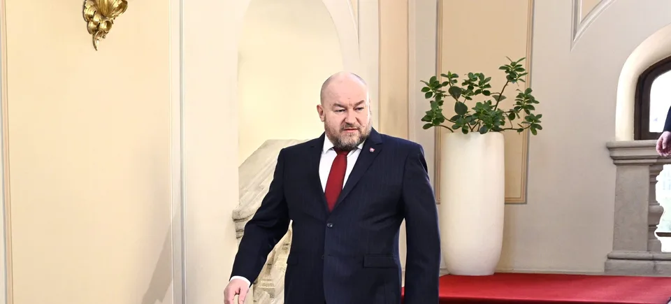 Read more about the article VIDEO Rudolf Huliak predstavuje novú tvár politickej strany: Vitajte v Strane vidieka