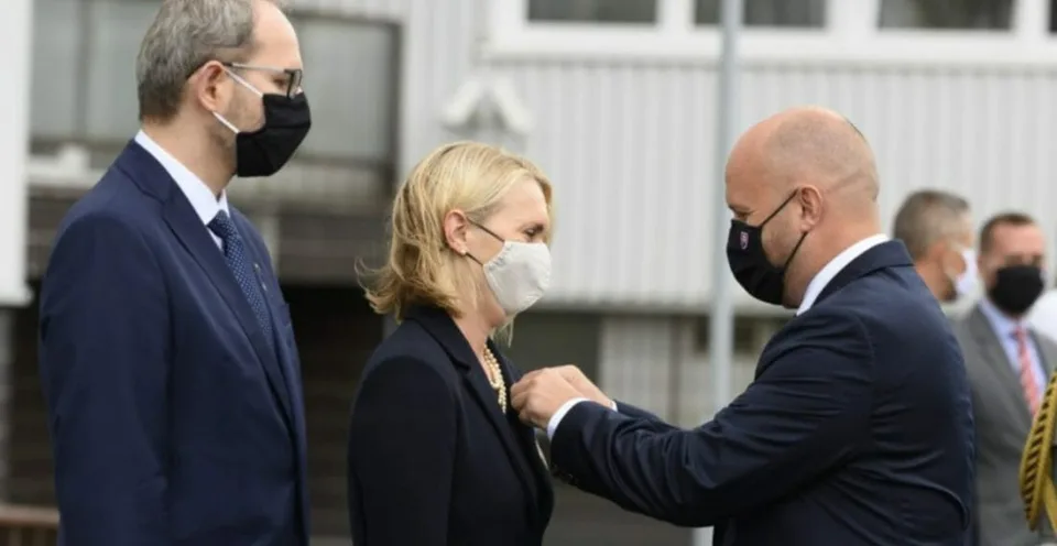 Read more about the article VIDEO Naď hovoril o zázraku v Afganistane: Rozdal ocenenia, medailu  dal aj veľvyslankyni USA!