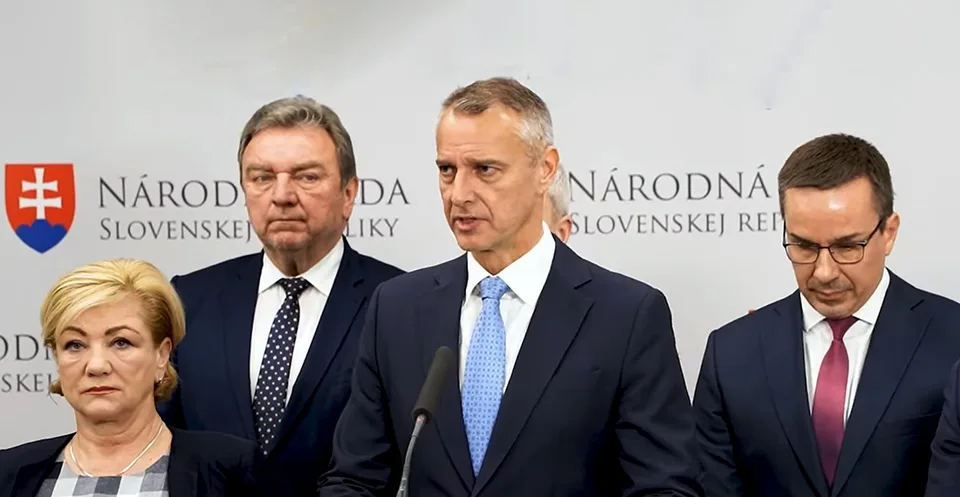 Read more about the article Hegerova vláda zlyhala, môžeme prísť o miliardy eur! Raši: Čas sa kráti