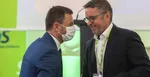 Zľava predseda vlády SR Eduard Heger (OĽaNO) a bývalý minister financií SR Ivan Mikloš počas kongresu strany Sloboda a Solidarita (SaS) v Pezinku 12. júna 2021.