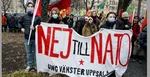 Ľudia protestujú počas demonštrácie proti tureckému prezidentovi Recepovi Tayyipovi Erdoganovi a tureckej blokáde vstupu Švédska do NATO v Štokholme 21. januára 2023.