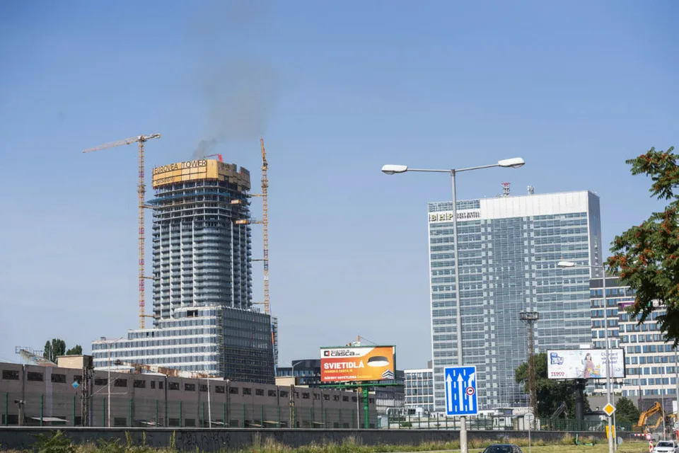 Read more about the article Požiar v rozostavanej budove Eurovea Tower sa podarilo lokalizovať