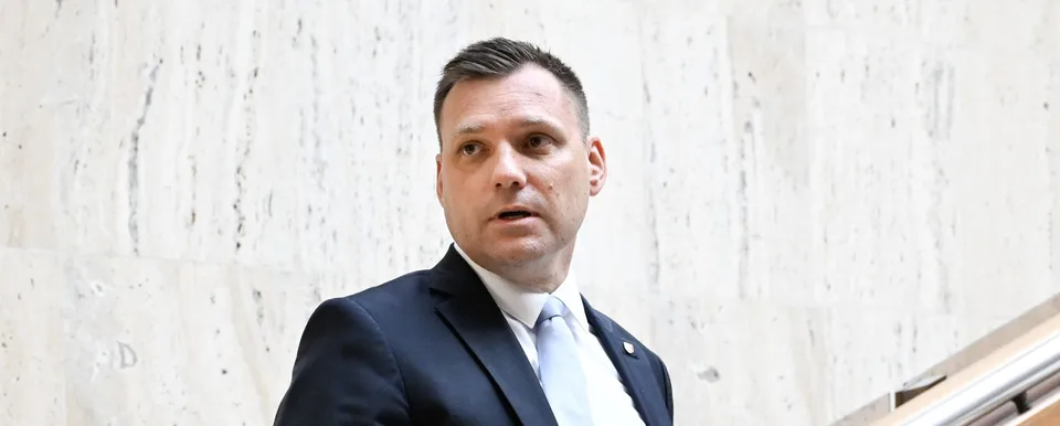 You are currently viewing Taraba reaguje na výstavbu baterkárne v Šuranoch: “Ministerstvo garantuje nezávislosť rozhodovania”