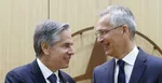 Zľava americký minister zahraničných vecí Antony Blinken a generálny tajomník NATO Jens Stoltenberg.